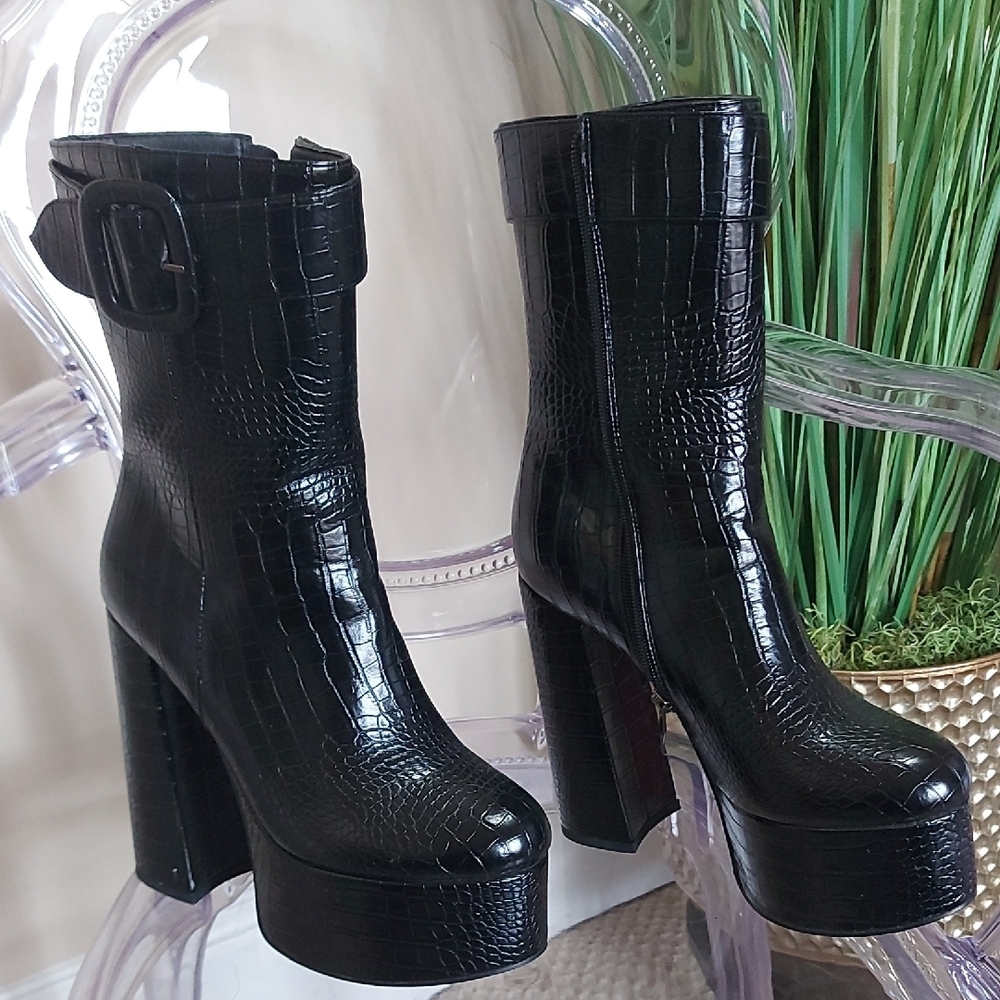 Black High-Heeled Platform Boots